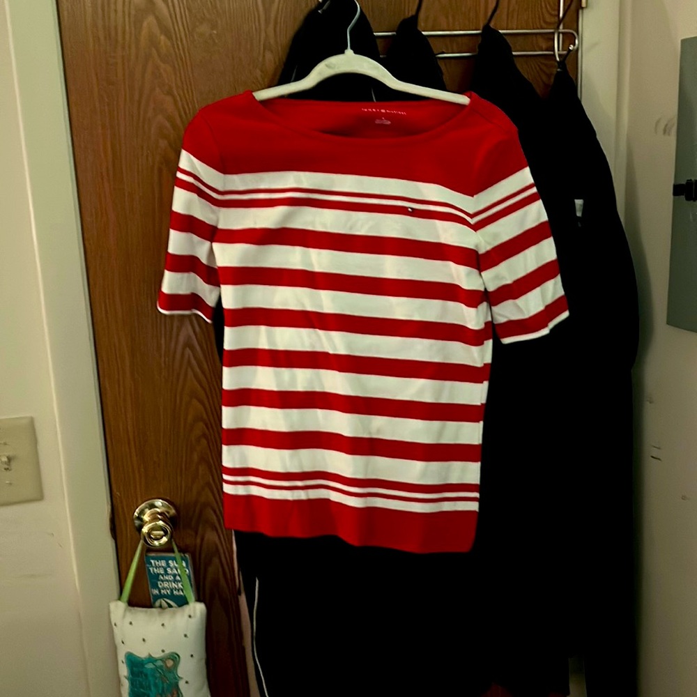 This is a new Tommy Hilfiger T-shirt that I dont have the tags